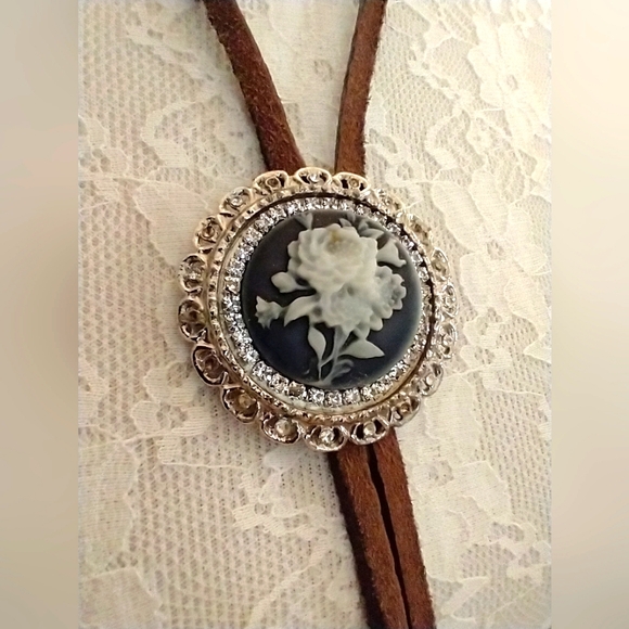 Elegant Vintage Brown and Silver Cameo Bolero Necklace - Picture 7 of 12